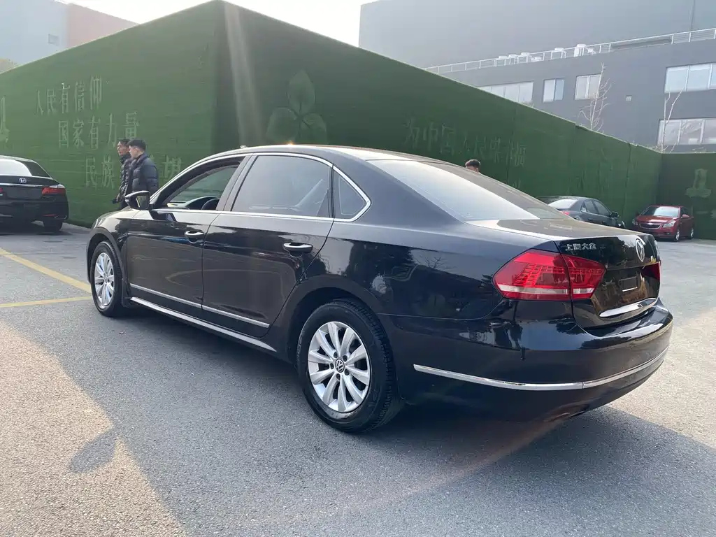VOLKSWAGEN PASSAT 2014