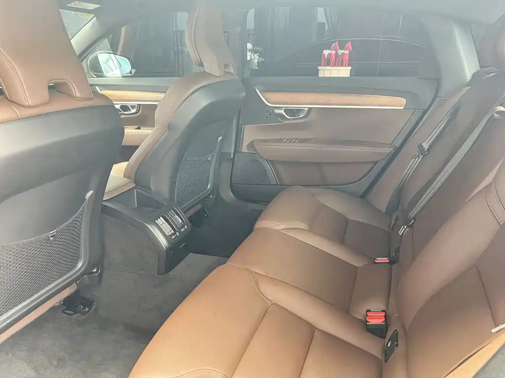 VOLVO S90 2023