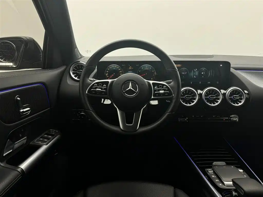 MERCEDES BENZ GLA 2021