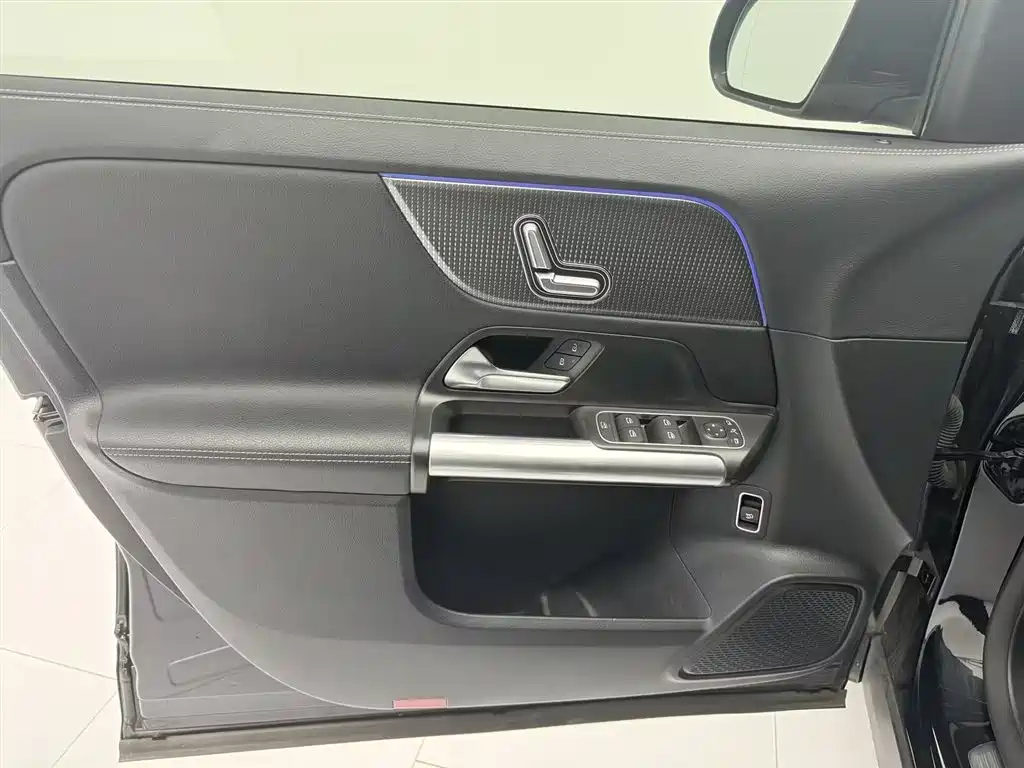 MERCEDES BENZ GLA 2021