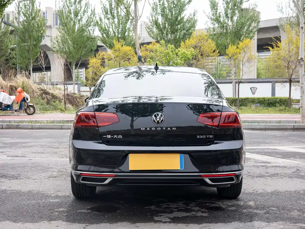 VOLKSWAGEN MAGOTAN 2021