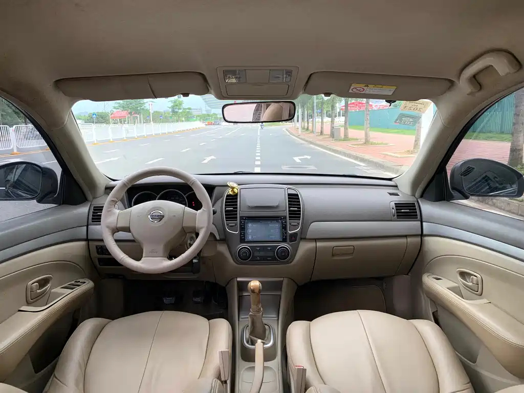 NISSAN SYLPHY 2013