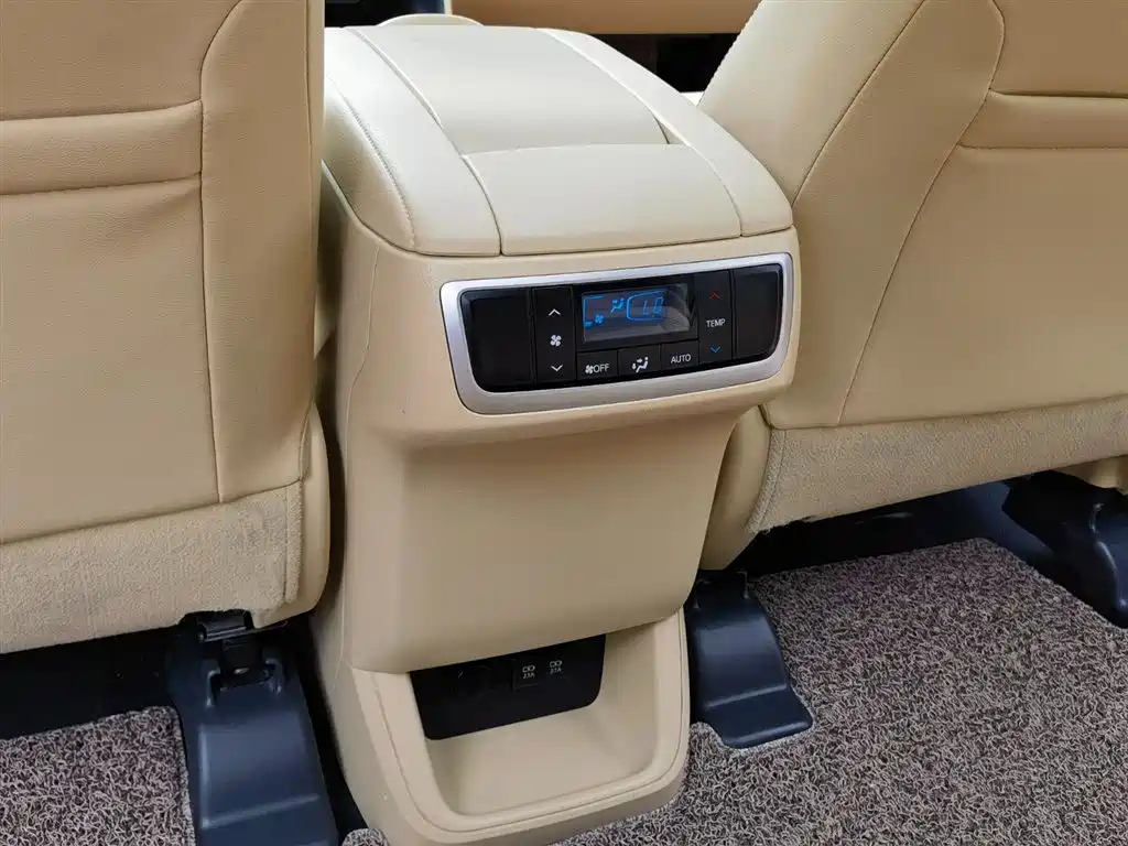 TOYOTA HIGHLANDER 2020