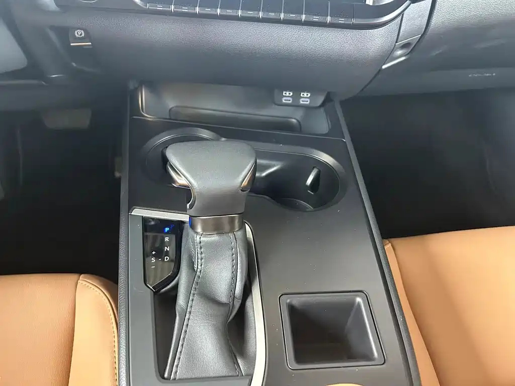 LEXUS UX 2023