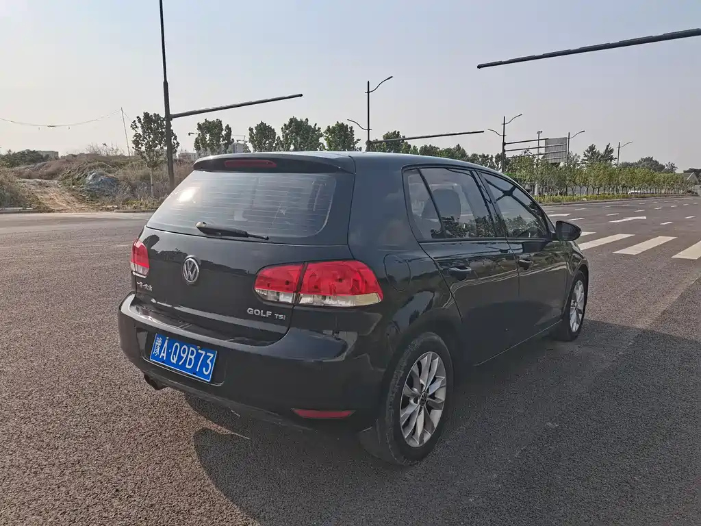 VOLKSWAGEN GOLF 2012
