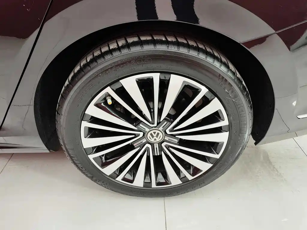 VOLKSWAGEN PASSAT 2020