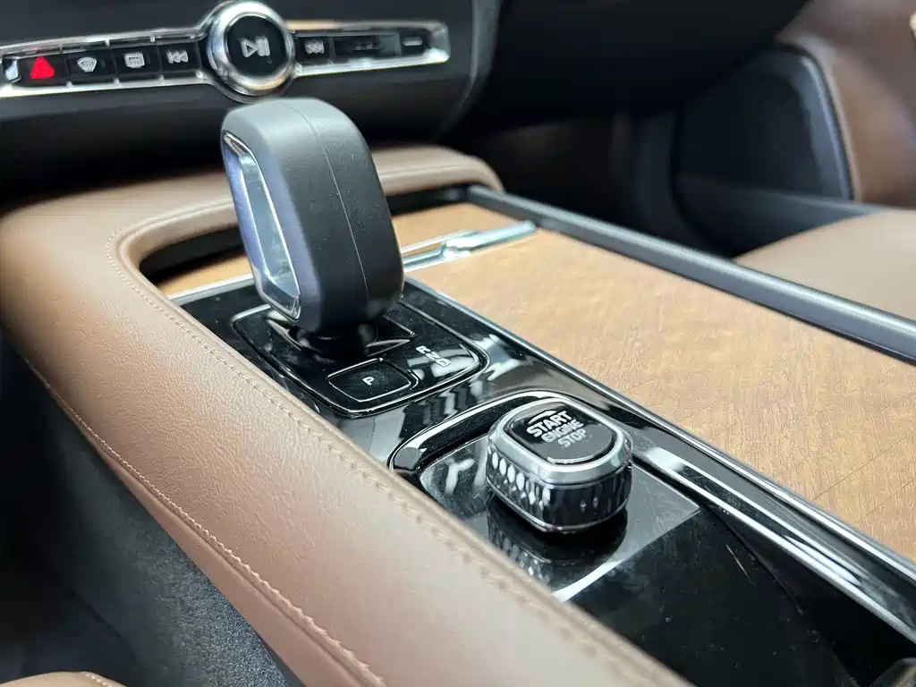 VOLVO S90 2023