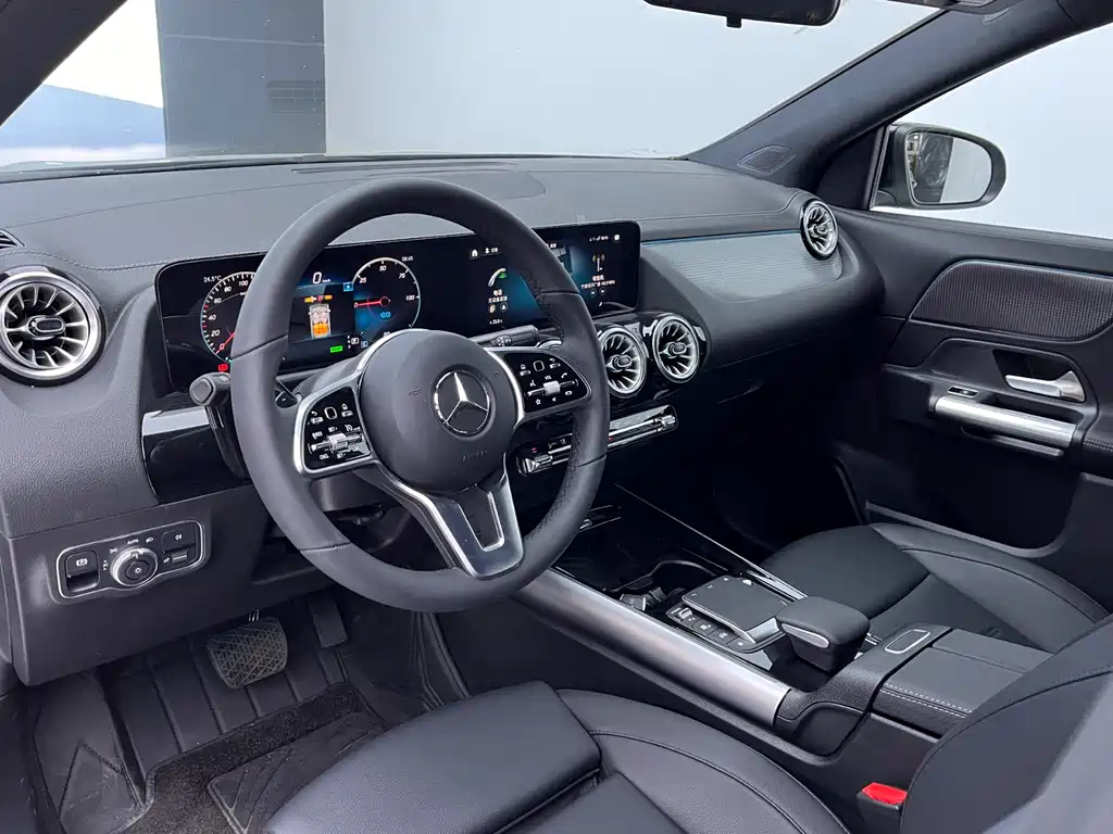 MERCEDES BENZ EQA 2023