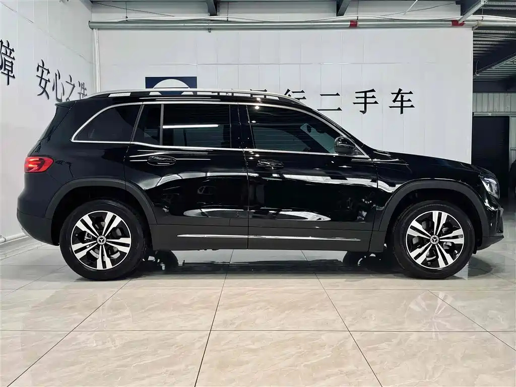 MERCEDES BENZ GLB 2024