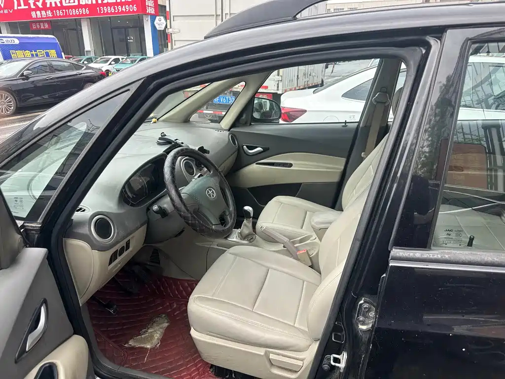 JAC REFINE M2 2012
