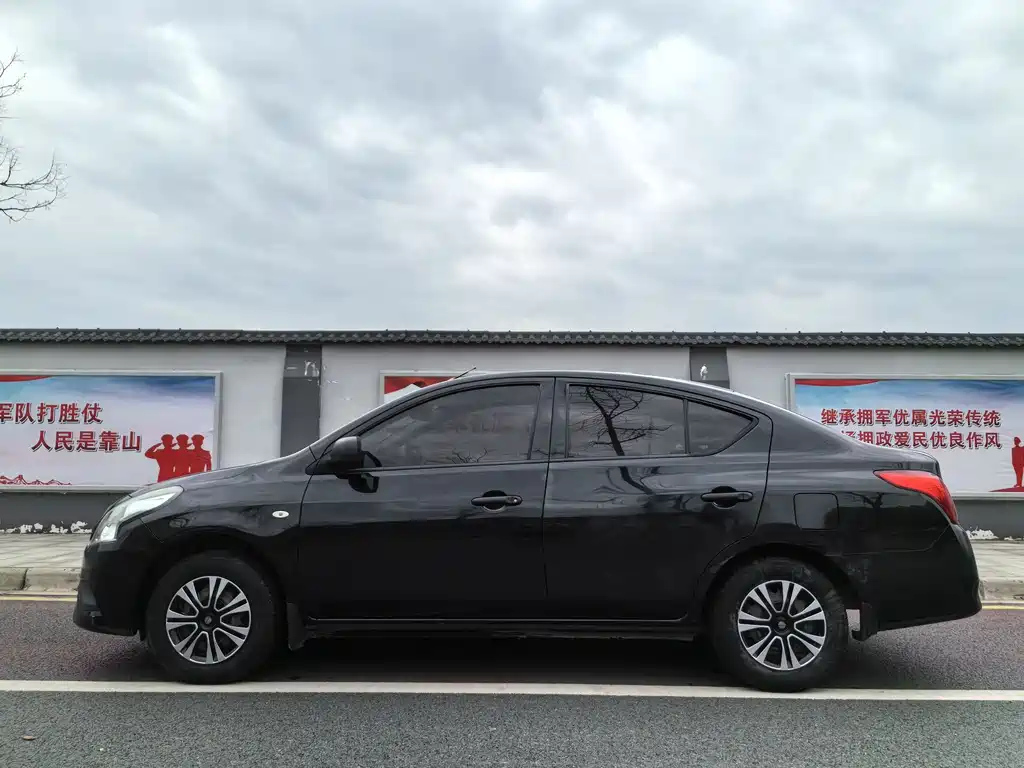 NISSAN SUNNY 2017