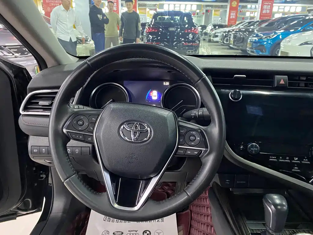 TOYOTA CAMRY 2020