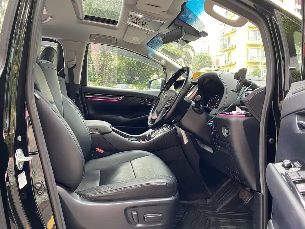 TOYOTA ALPHARD 2018