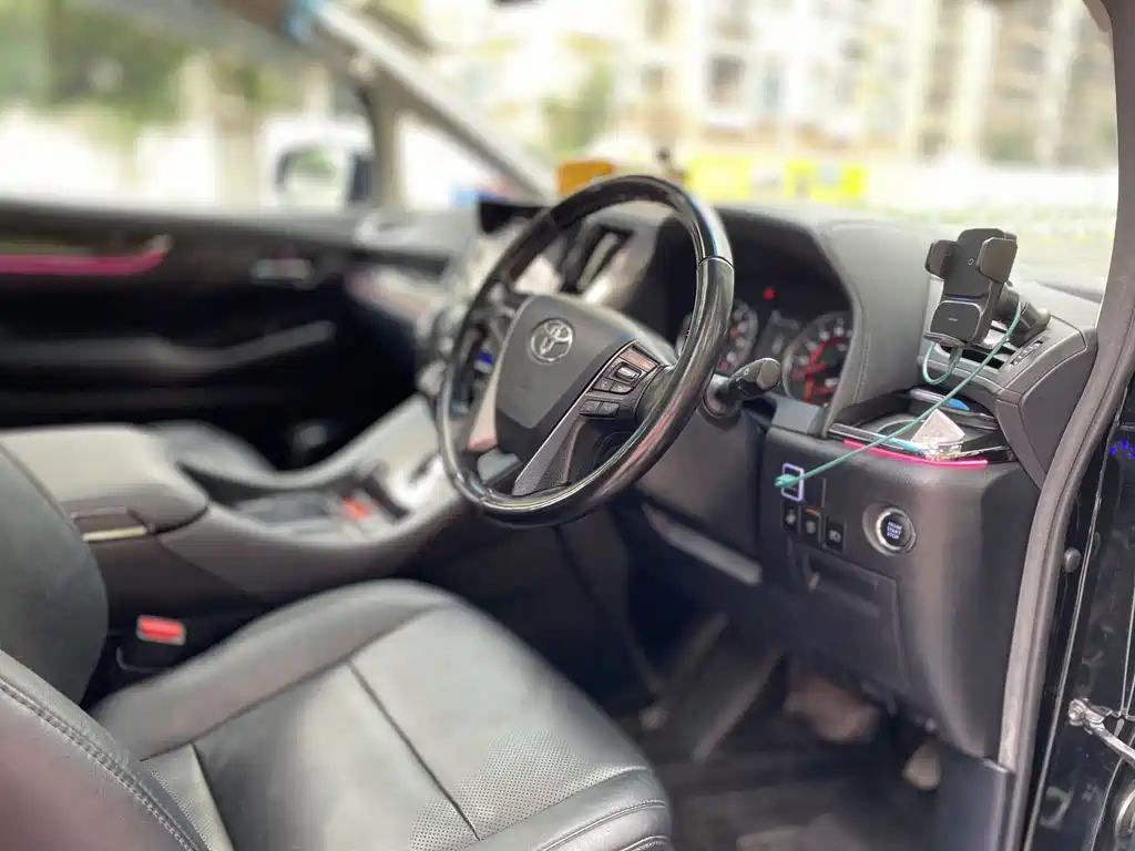 TOYOTA ALPHARD 2018