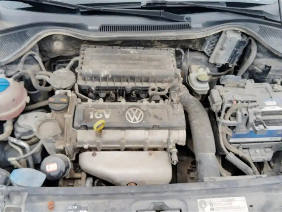 VOLKSWAGEN POLO 2013