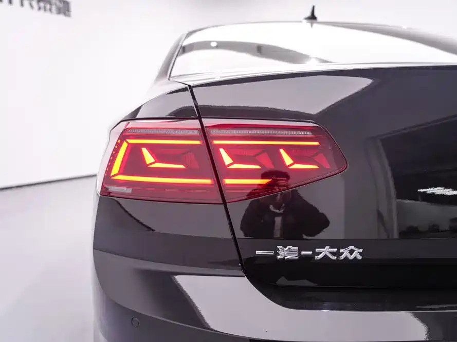 VOLKSWAGEN MAGOTAN 2023