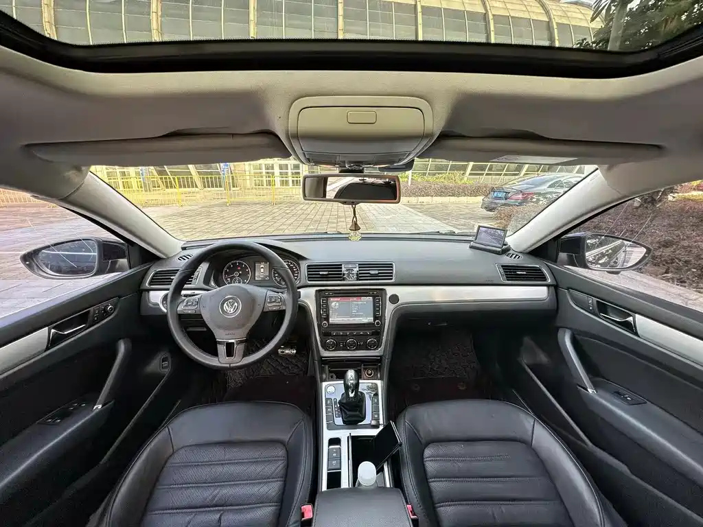 VOLKSWAGEN PASSAT 2015