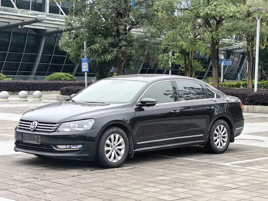 VOLKSWAGEN PASSAT 2013