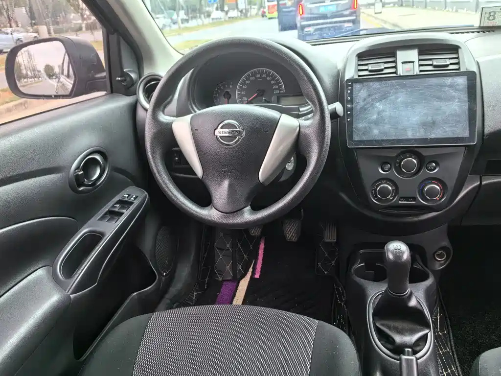 NISSAN SUNNY 2017