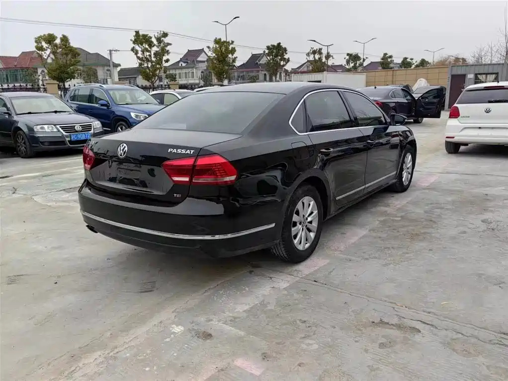 VOLKSWAGEN PASSAT 2015