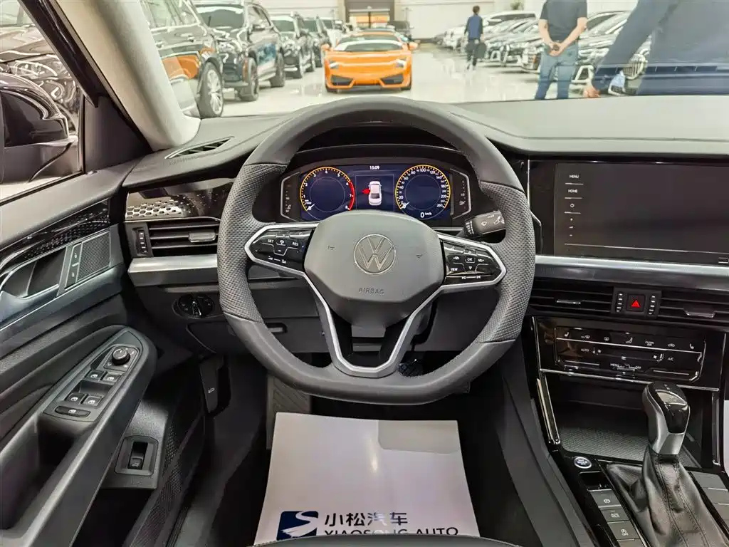 VOLKSWAGEN PASSAT 2023