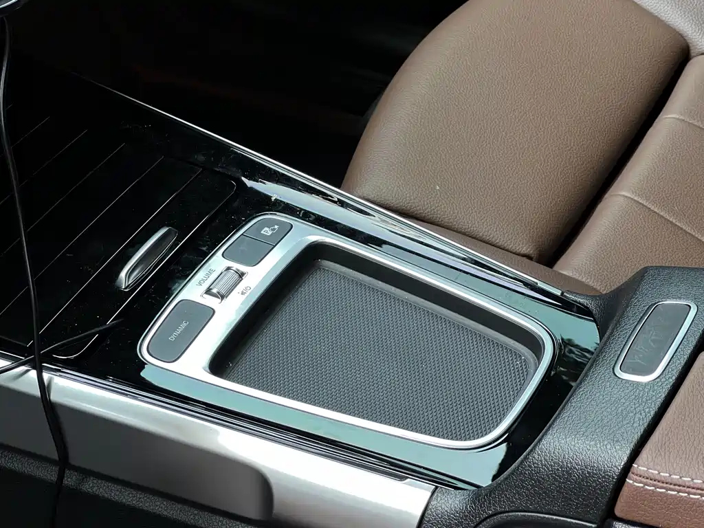 MERCEDES BENZ GLB 2024