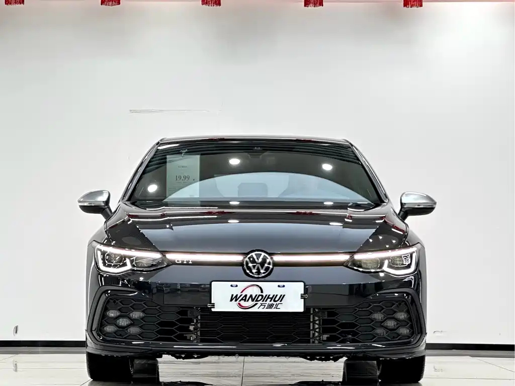 VOLKSWAGEN GOLF 2023