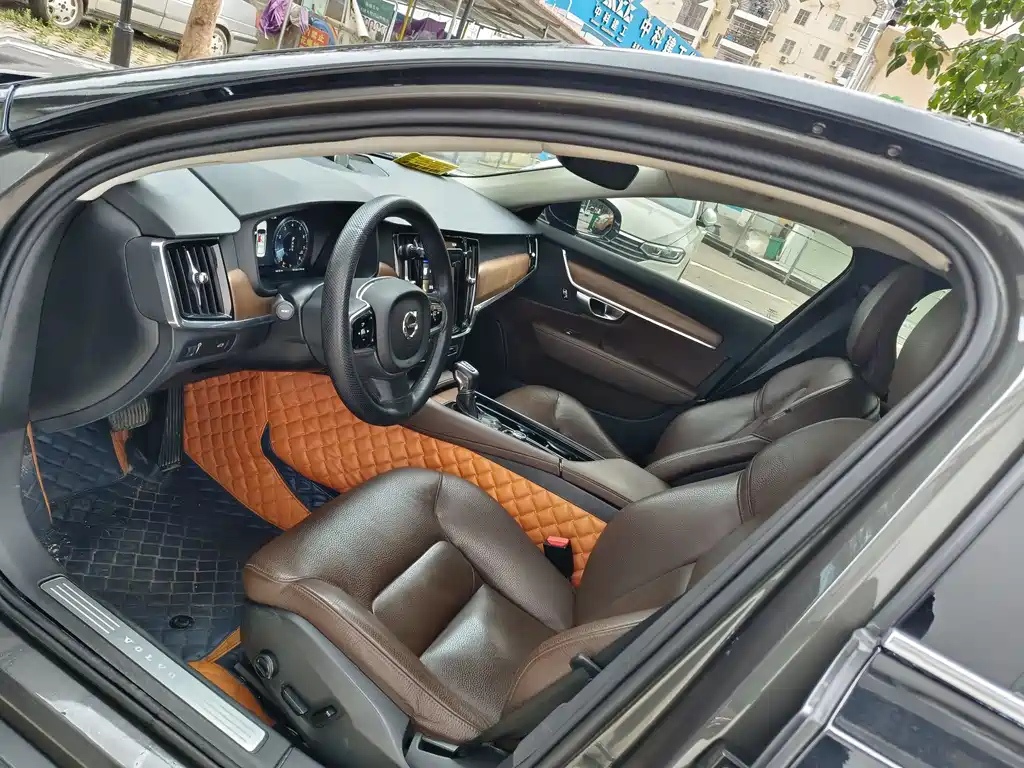 VOLVO S90 2019