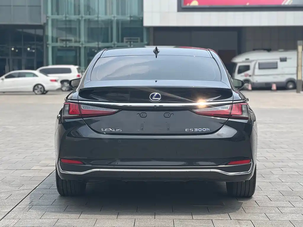 LEXUS ES 2022
