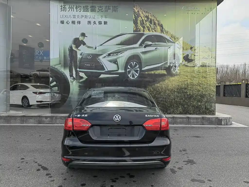 VOLKSWAGEN SAGITAR 2015