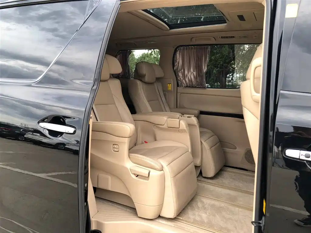 TOYOTA ALPHARD 2012