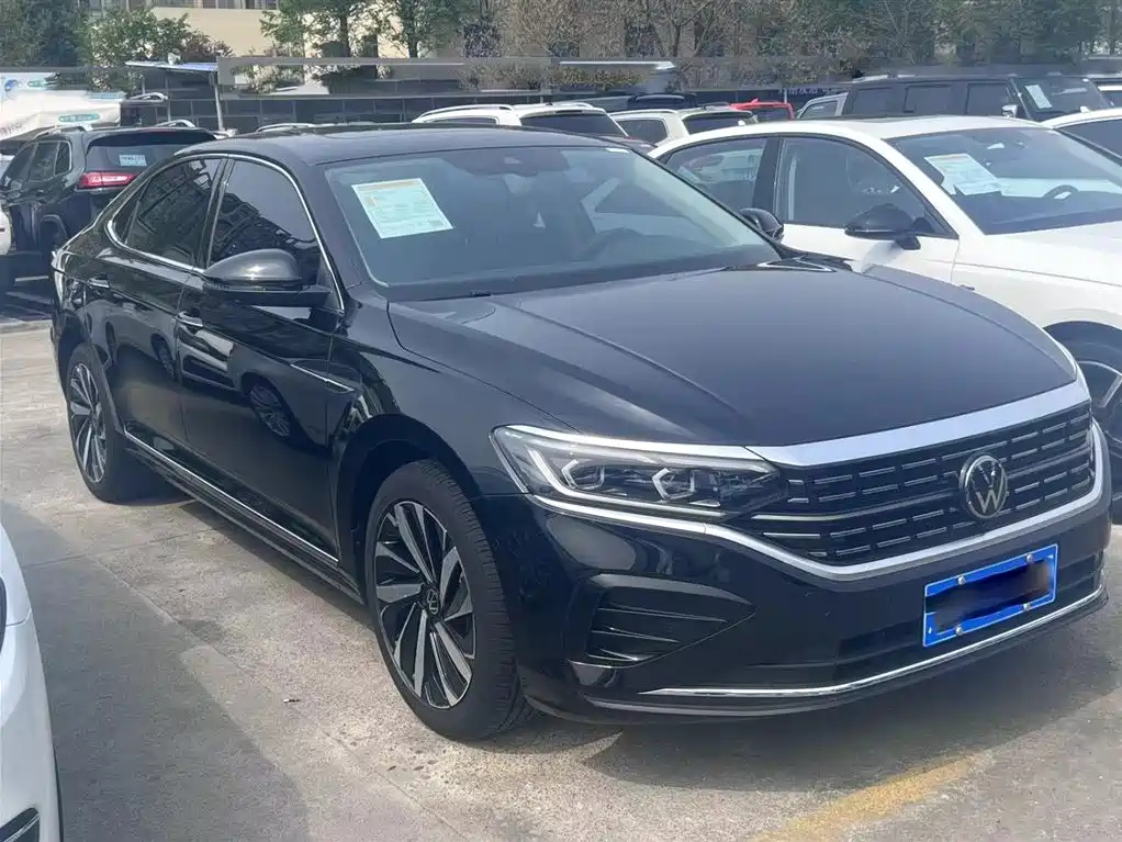 VOLKSWAGEN PASSAT 2023