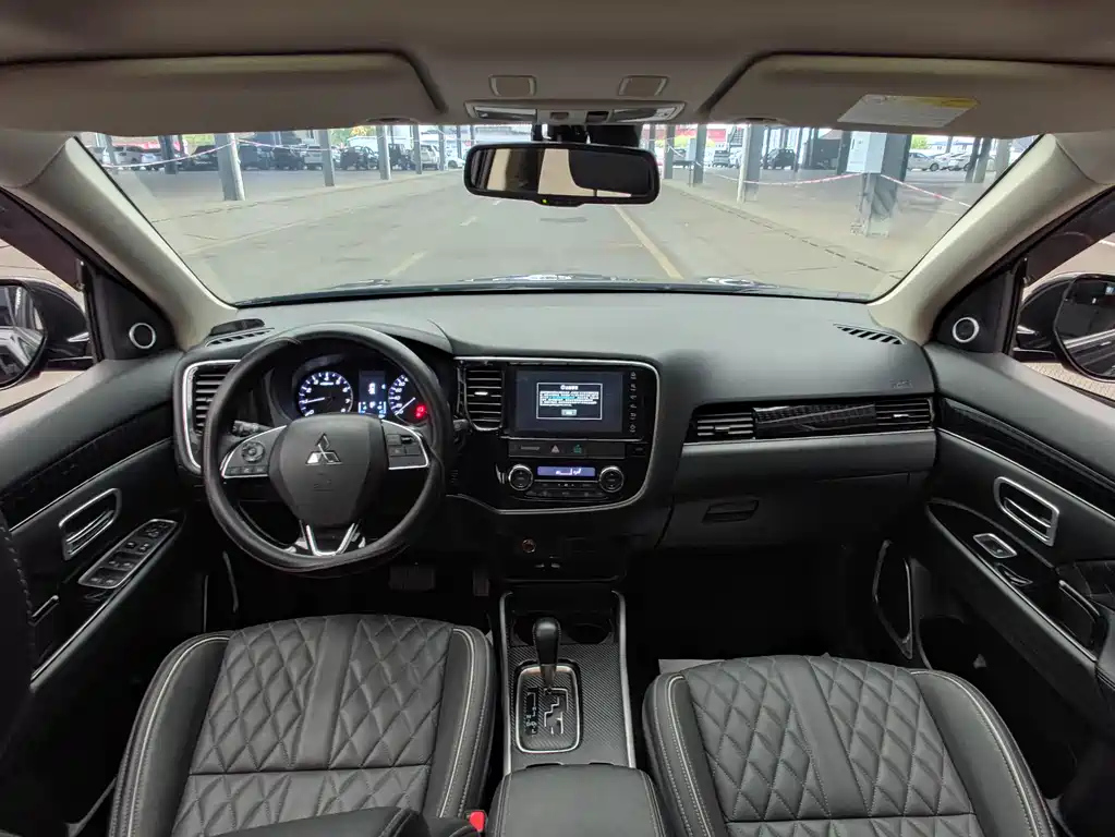 MITSUBISHI OUTLANDER 2022