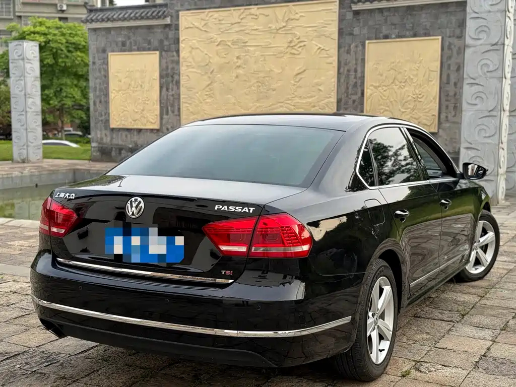 VOLKSWAGEN PASSAT 2013