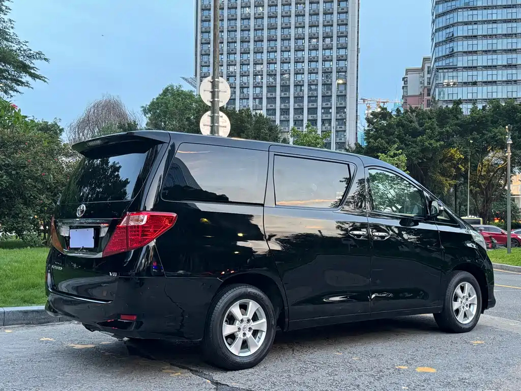 TOYOTA ALPHARD 2011