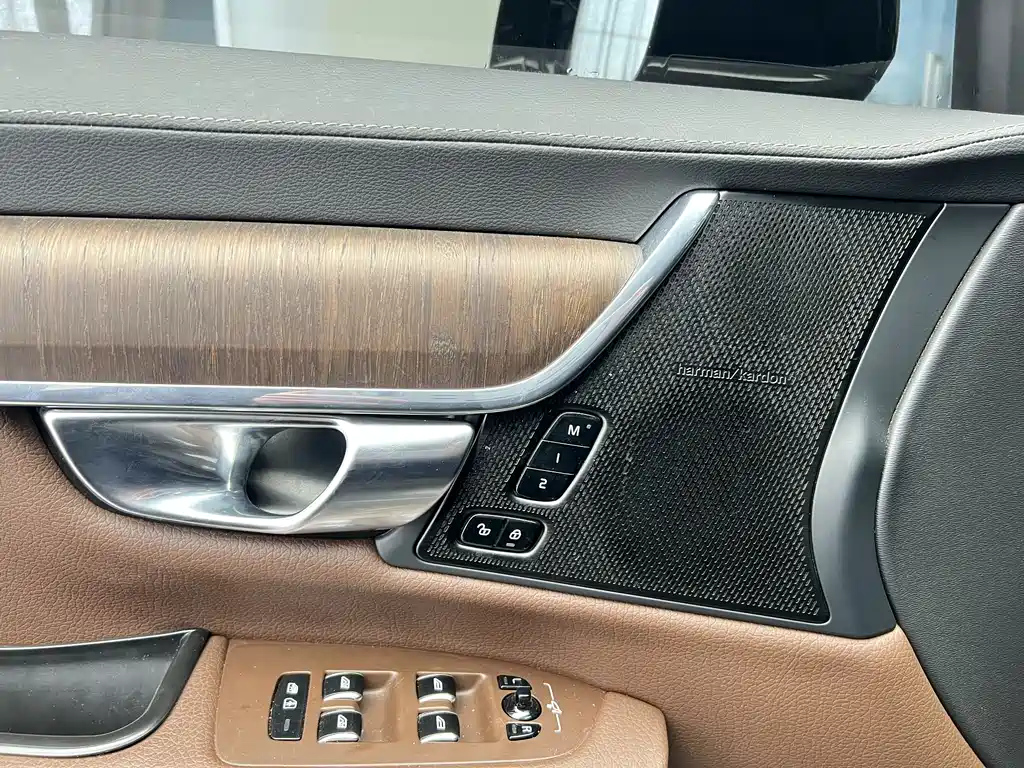 VOLVO S90 2021