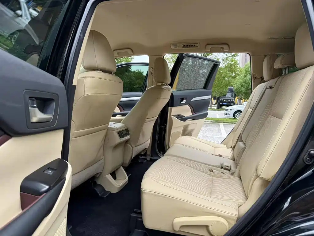 TOYOTA HIGHLANDER 2015