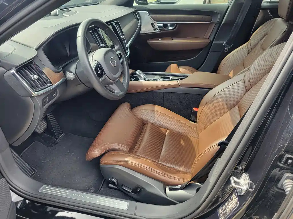 VOLVO S90 2021