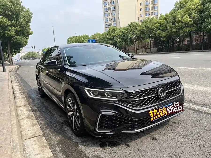 VOLKSWAGEN PASSAT 2022