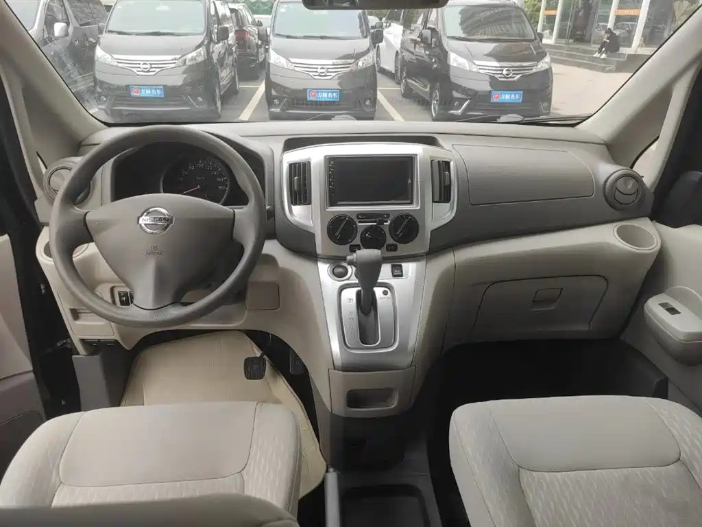 NISSAN NV200 2019
