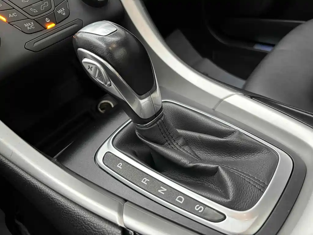 FORD MONDEO 2015