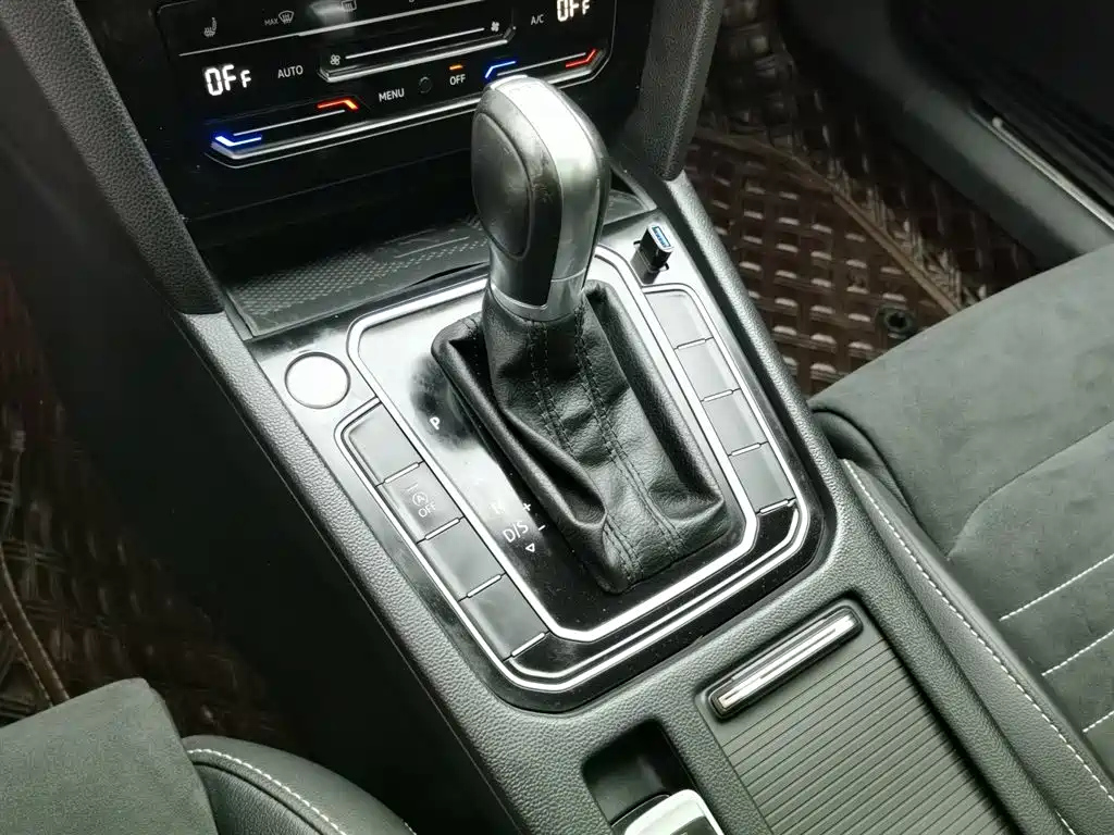 VOLKSWAGEN MAGOTAN 2020