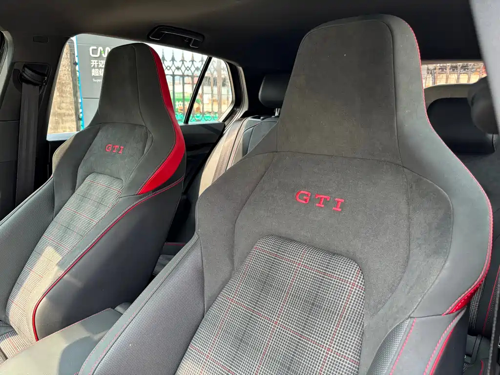 VOLKSWAGEN GOLF 2022