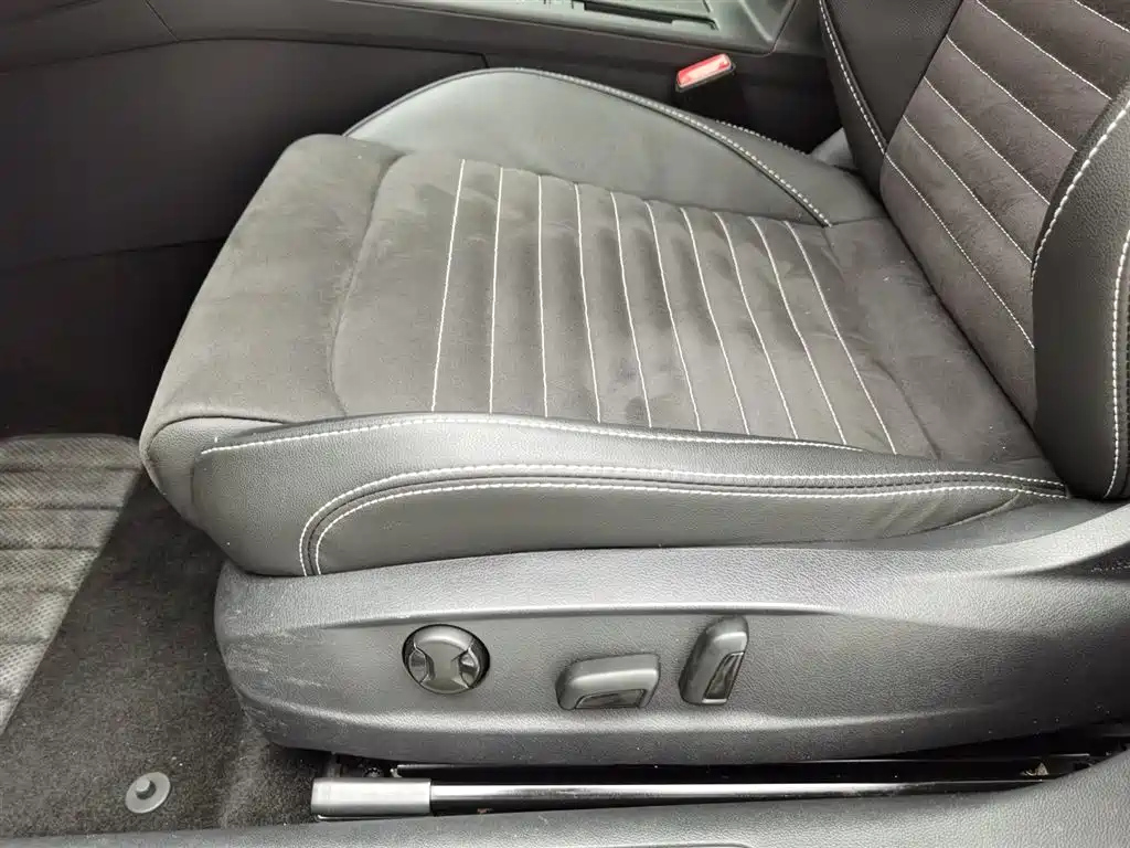 VOLKSWAGEN MAGOTAN 2020
