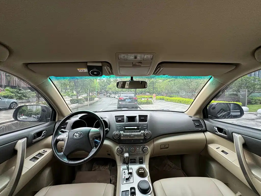 TOYOTA HIGHLANDER 2010