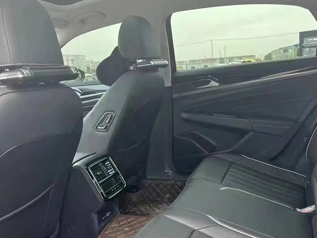 VOLKSWAGEN PASSAT 2022
