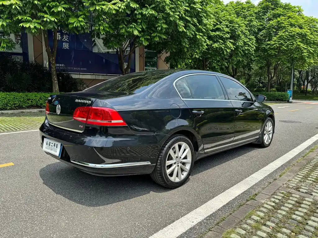 VOLKSWAGEN MAGOTAN 2012