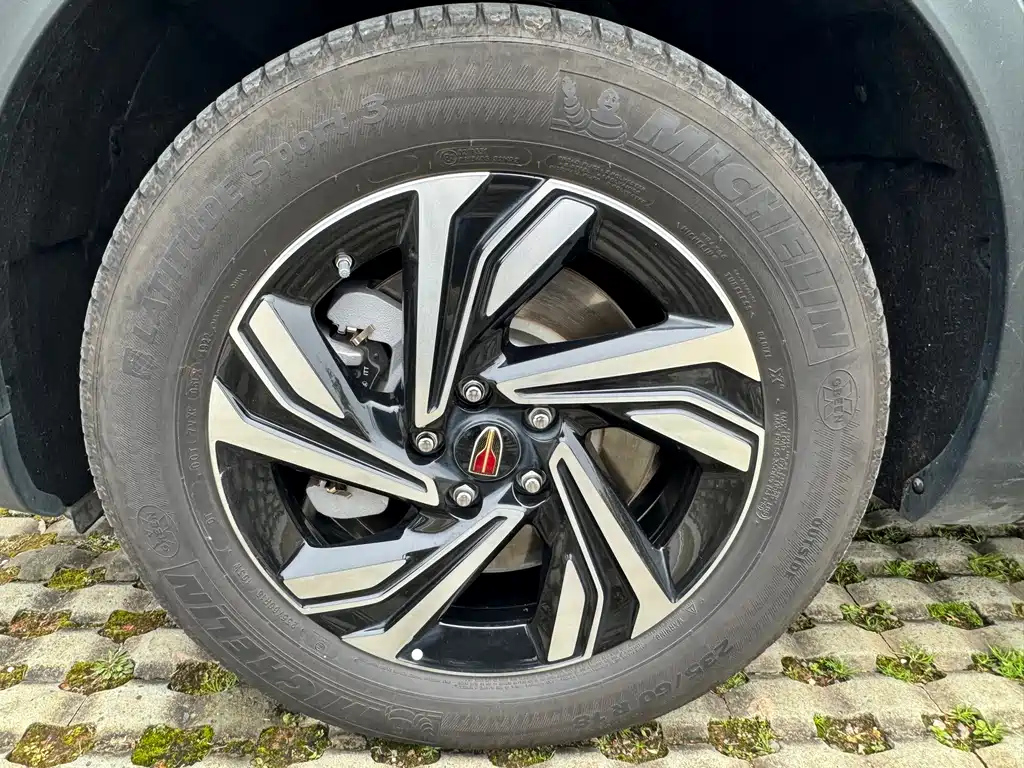 HONGQI HS5 2023
