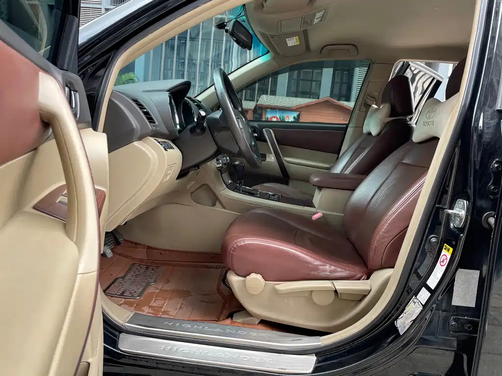 TOYOTA HIGHLANDER 2013