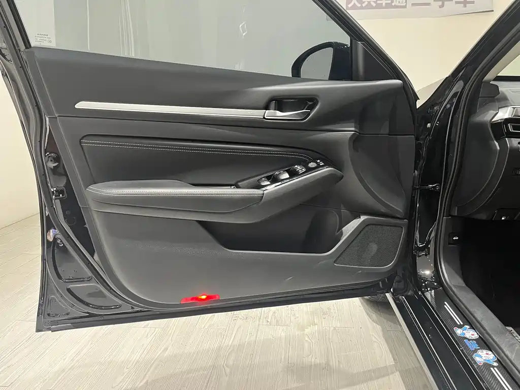 NISSAN TEANA 2023